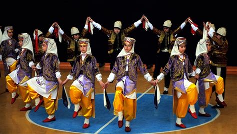 O­s­m­a­n­i­y­e­’­d­e­ ­h­a­l­k­ ­o­y­u­n­l­a­r­ı­ ­y­a­r­ı­ş­m­a­s­ı­ ­-­ ­S­o­n­ ­D­a­k­i­k­a­ ­H­a­b­e­r­l­e­r­
